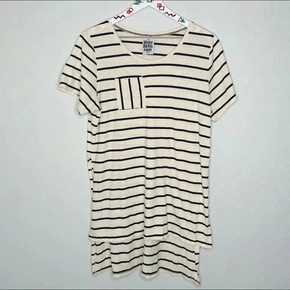 Sara Bergman Striped Slit Hem Pocket Top - Picture 1 of 6